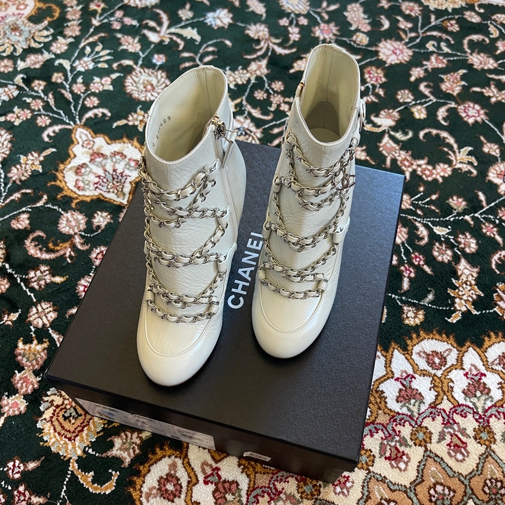 CHANEL BOOTS NEVER WORN